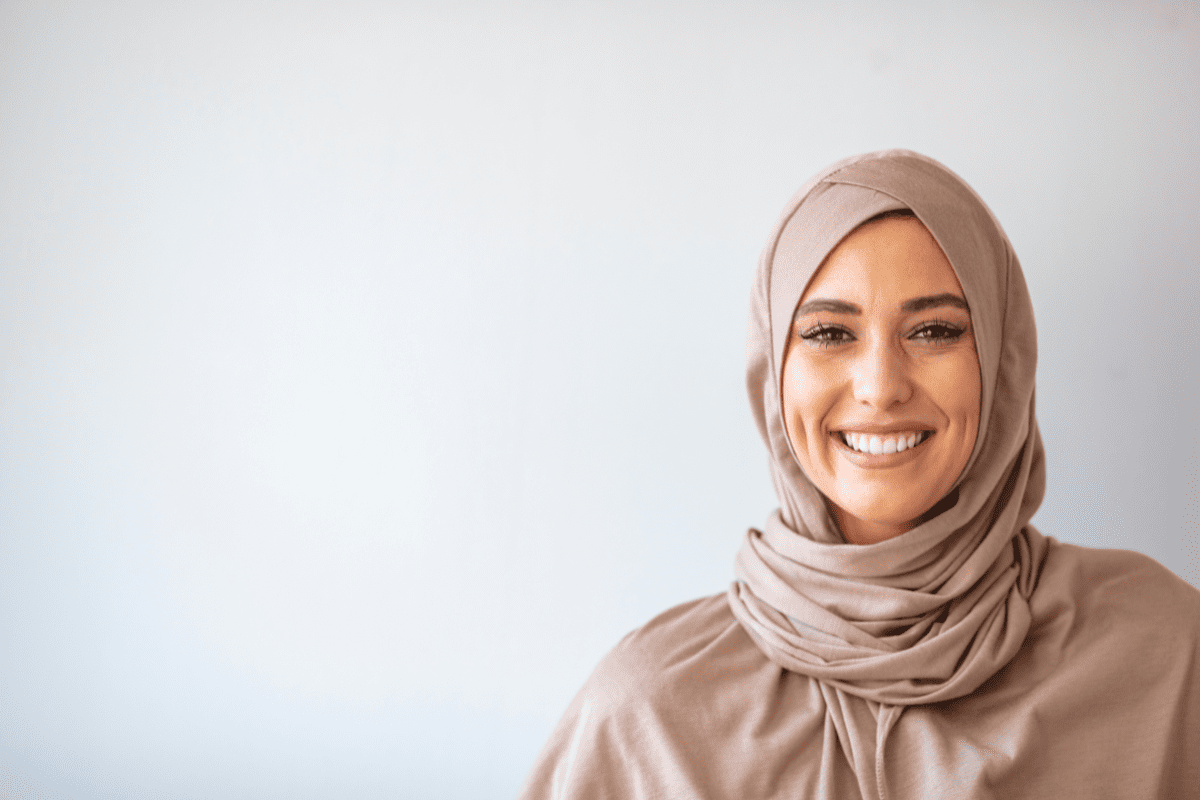 port du hijab avec un caftan
